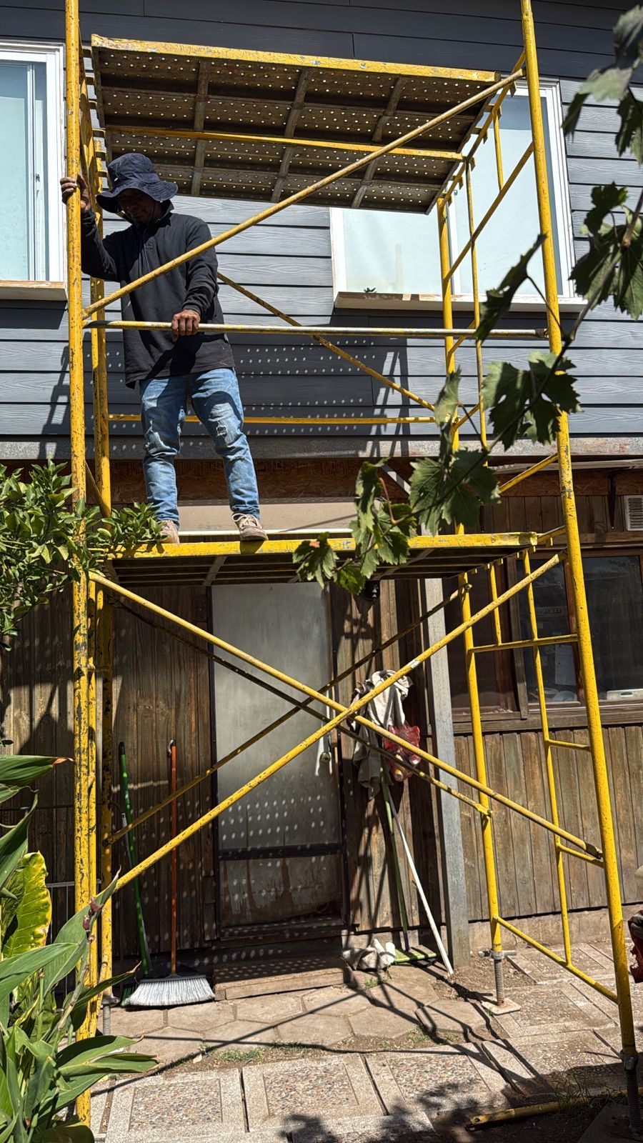 Cambio de canaleta metálica en vivienda